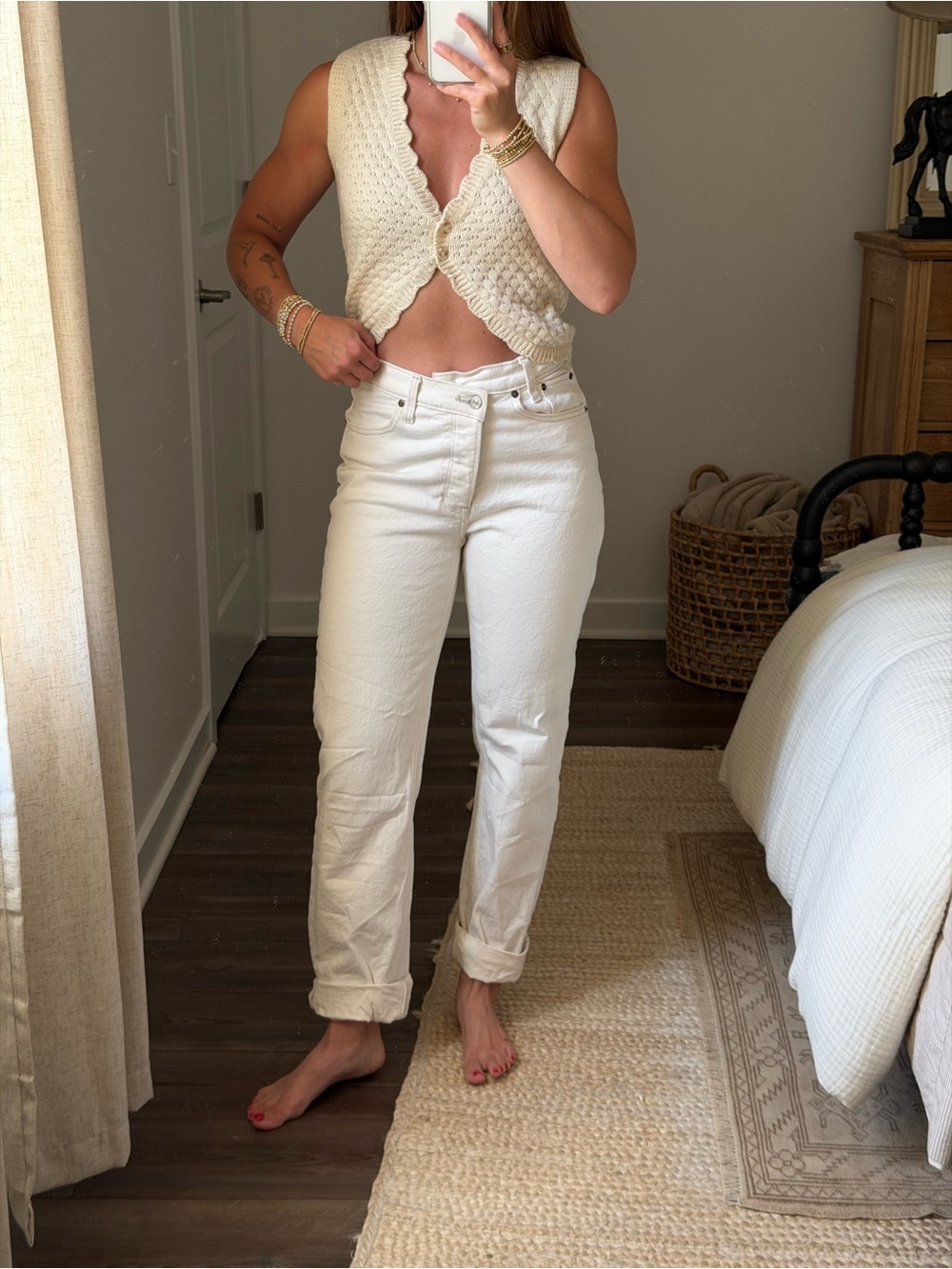 Abercrombie & Fitch High-Rise Straight Jeans in Cream